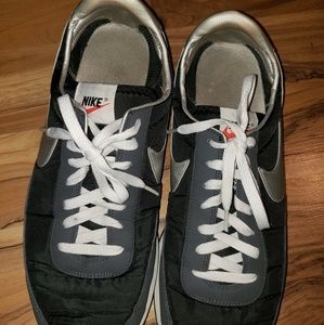 Men's Nike classic shoes